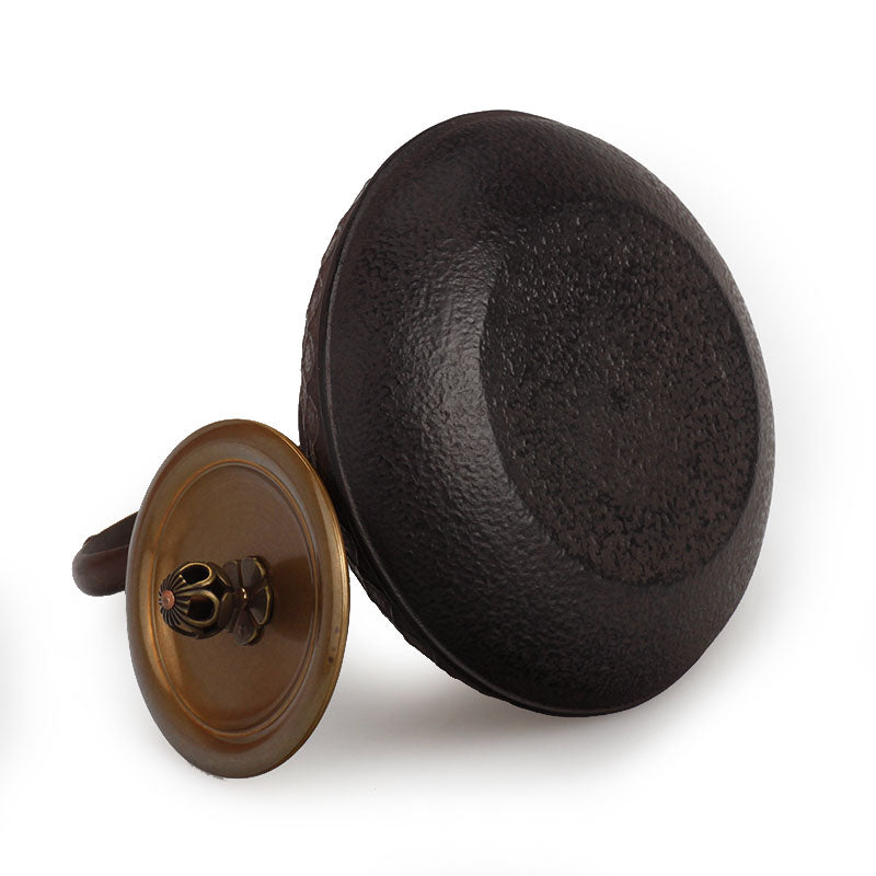 Exquisitely Designed Cast Iron Kettle with Lid