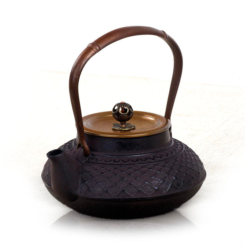 Exquisitely Designed Cast Iron Kettle with Lid